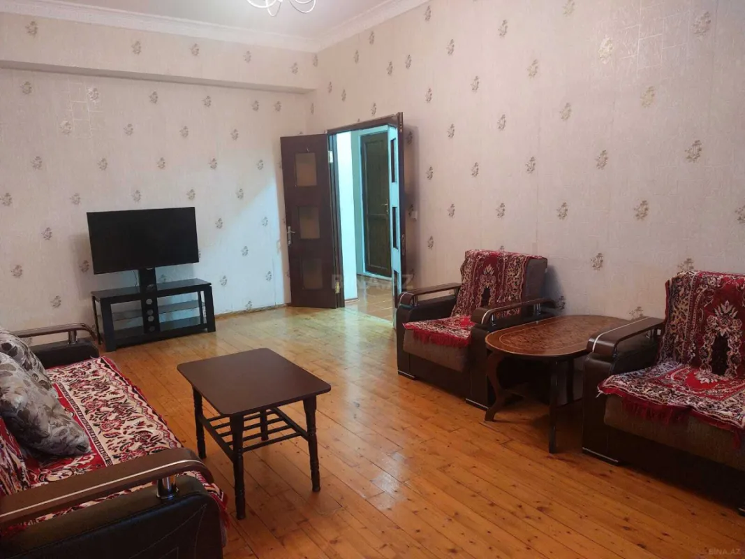 Satılır 4 otaqlı mənzil 180 m²