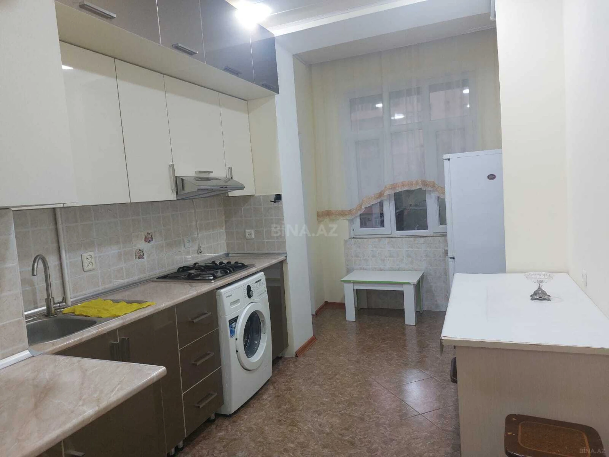 Satılır 4 otaqlı mənzil 180 m²