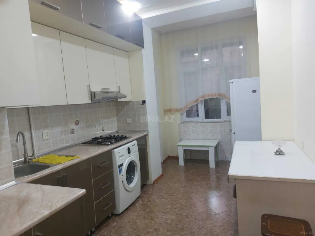 Satılır 4 otaqlı mənzil 180 m²