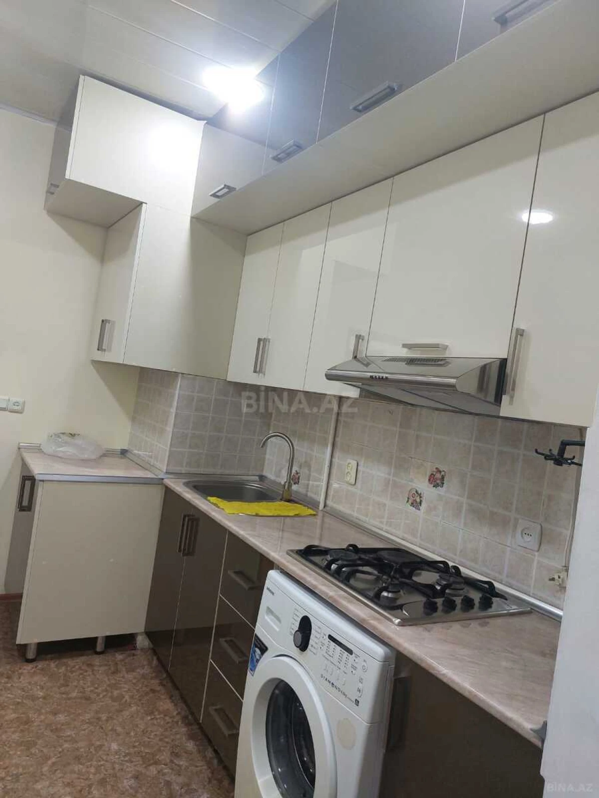 Satılır 4 otaqlı mənzil 180 m²
