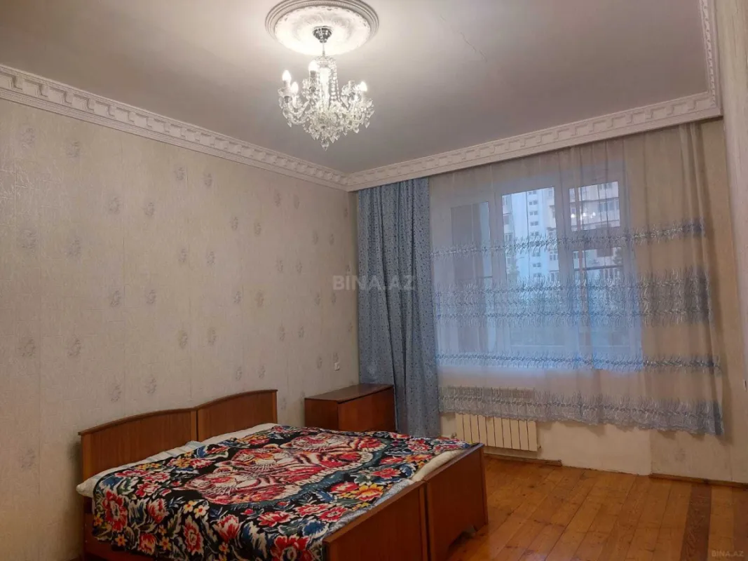 Satılır 4 otaqlı mənzil 180 m²