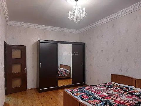 Satılır 4 otaqlı mənzil 180 m²