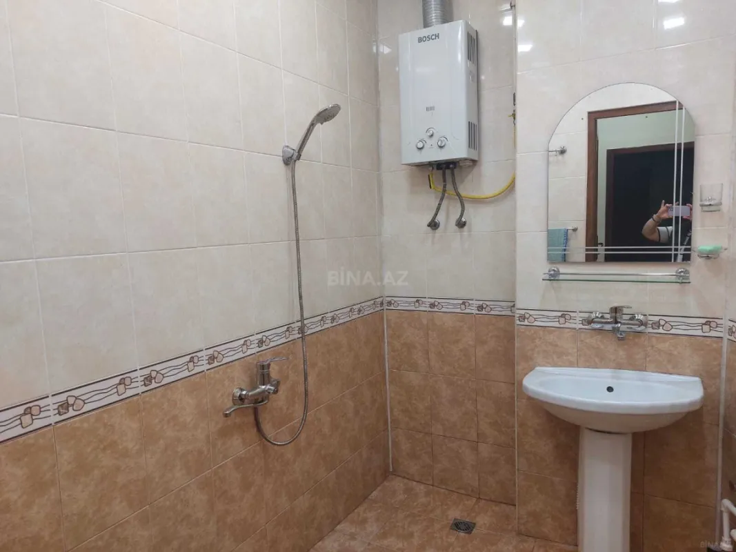 Satılır 4 otaqlı mənzil 180 m²