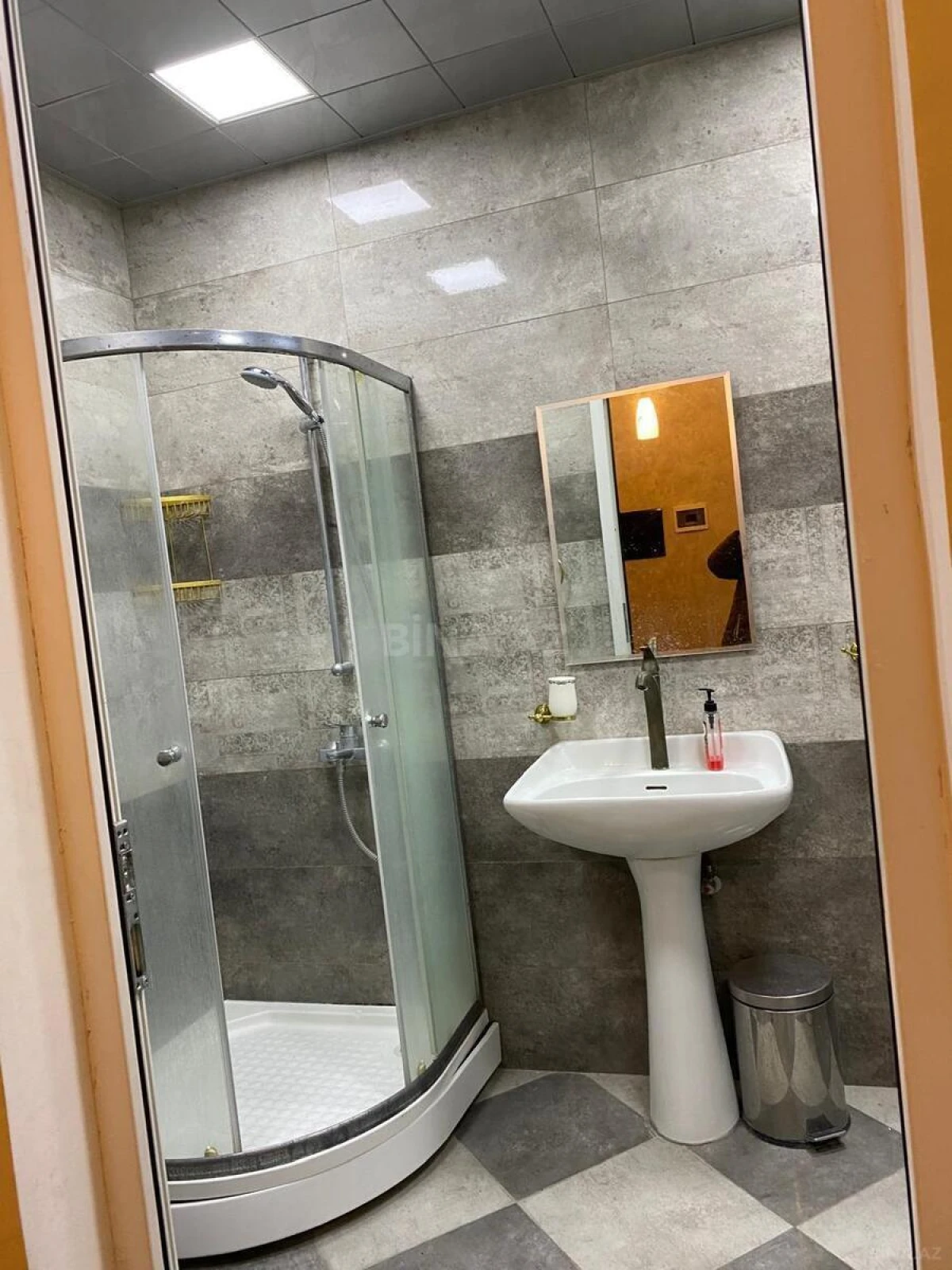 Kirayə verilir 2 otaqlı mənzil 60 m²