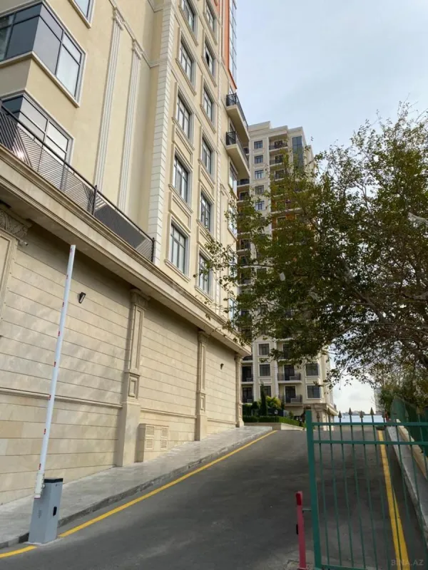 Satılır 3 otaqlı mənzil 118.7 m²