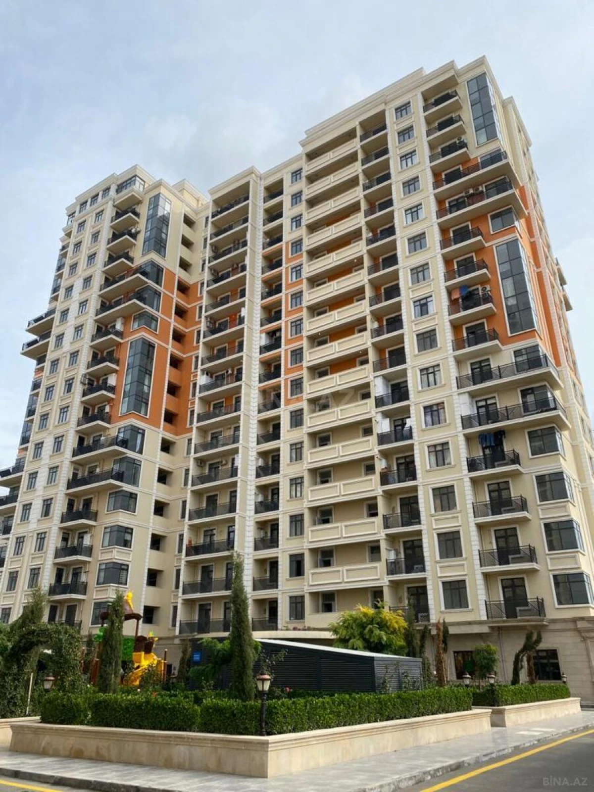 Satılır 3 otaqlı mənzil 118.7 m²