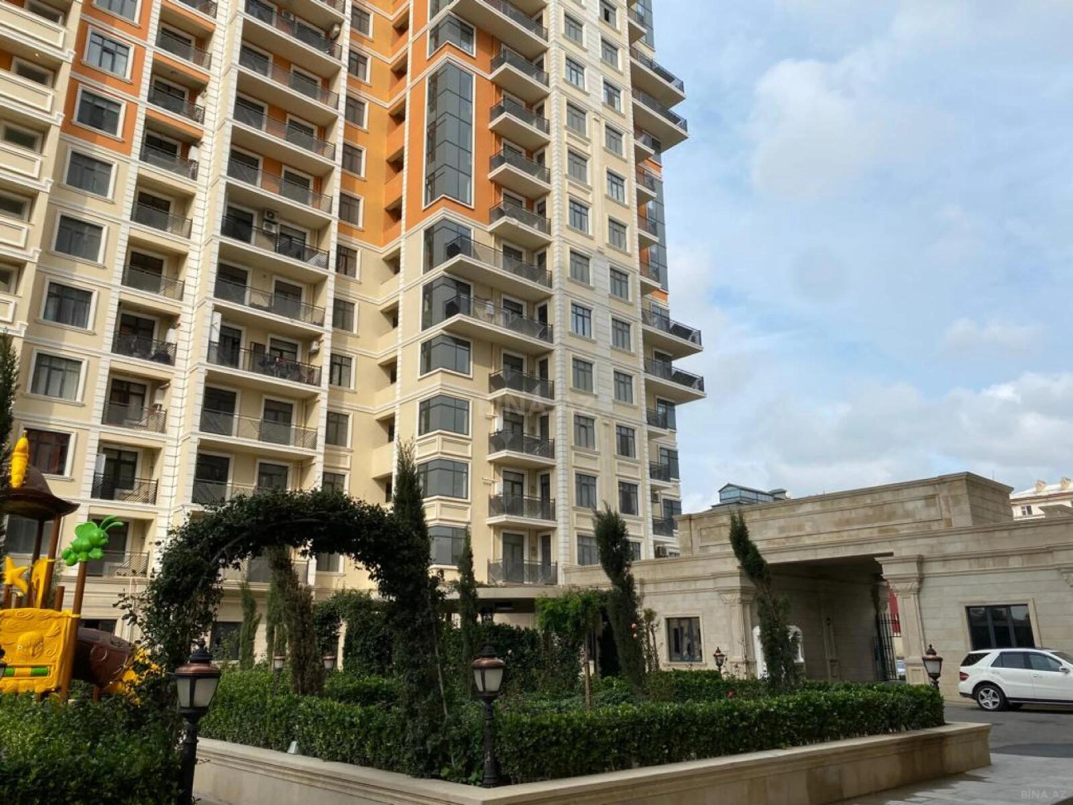 Satılır 3 otaqlı mənzil 118.7 m²