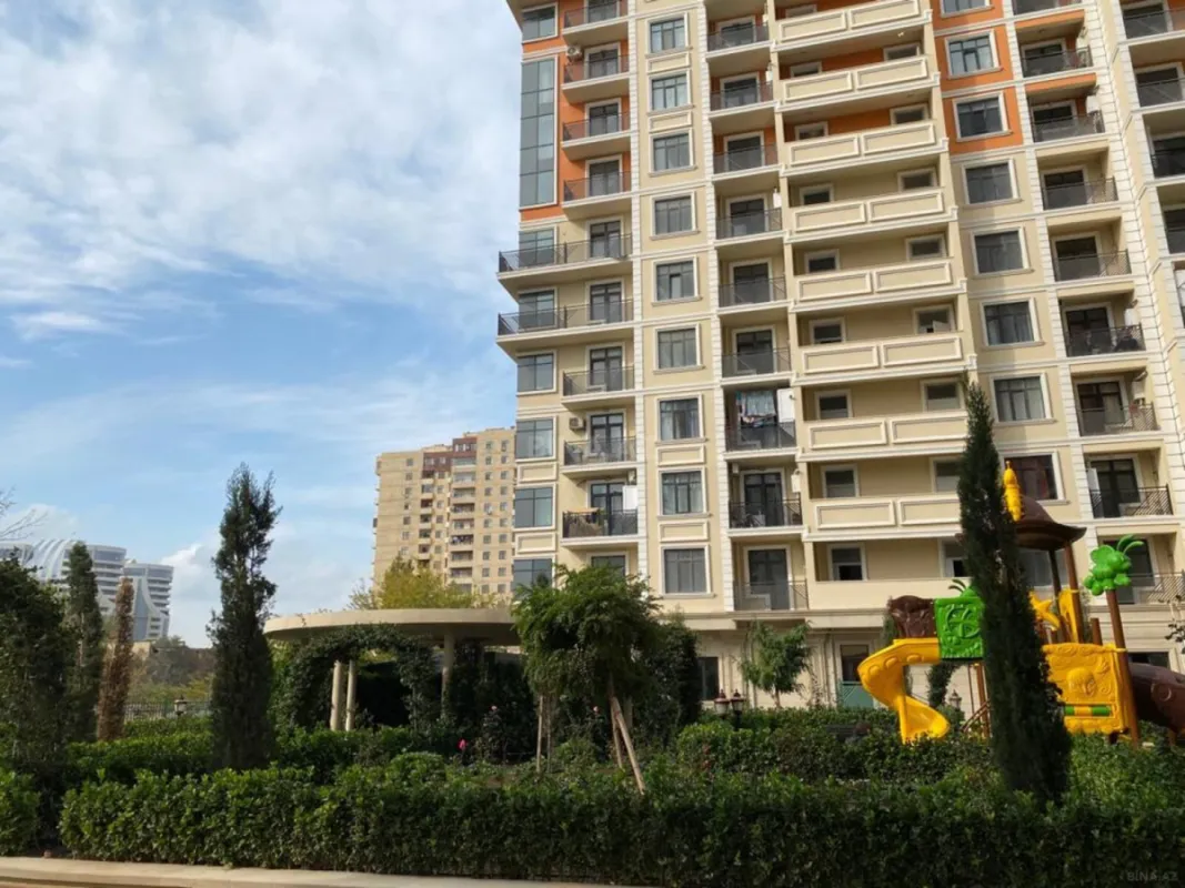 Satılır 3 otaqlı mənzil 118.7 m²