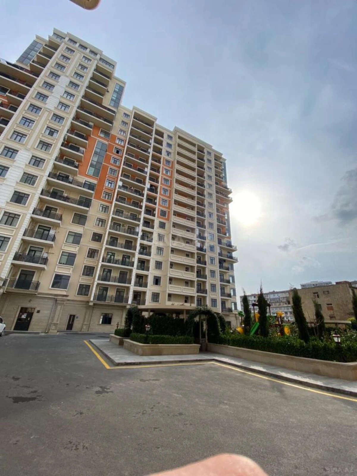 Satılır 3 otaqlı mənzil 118.7 m²