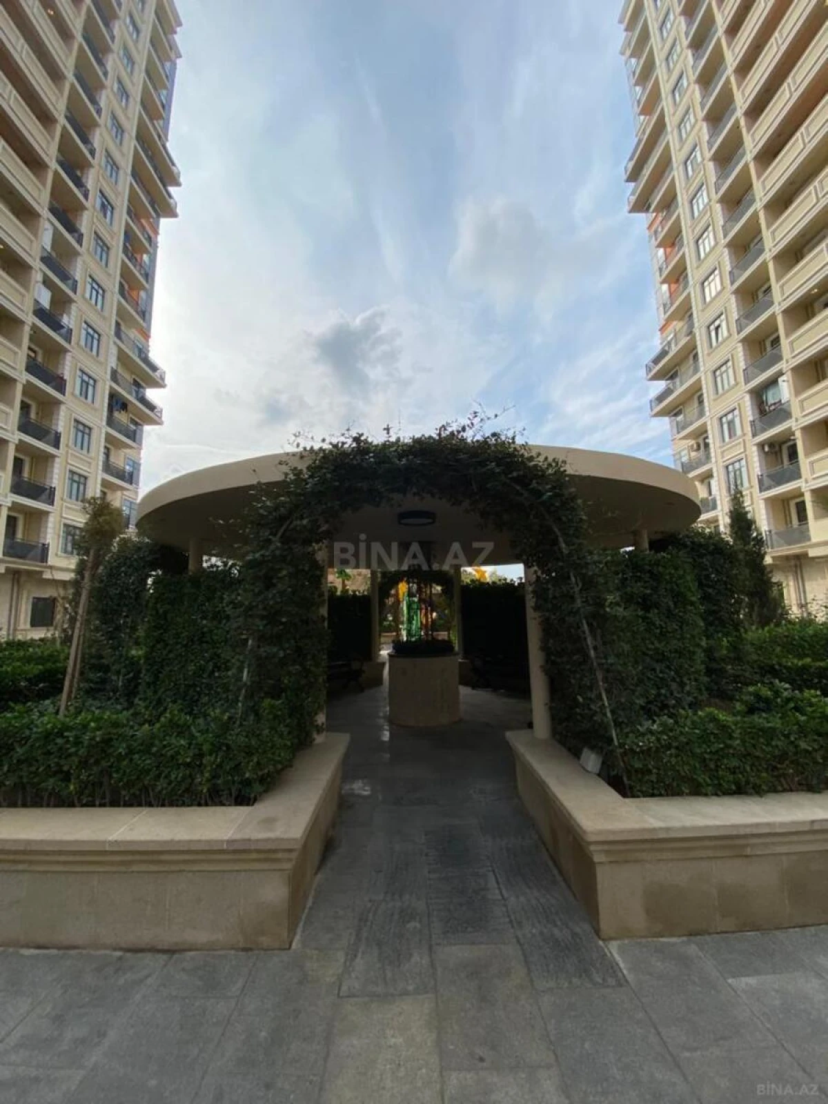 Satılır 3 otaqlı mənzil 118.7 m²