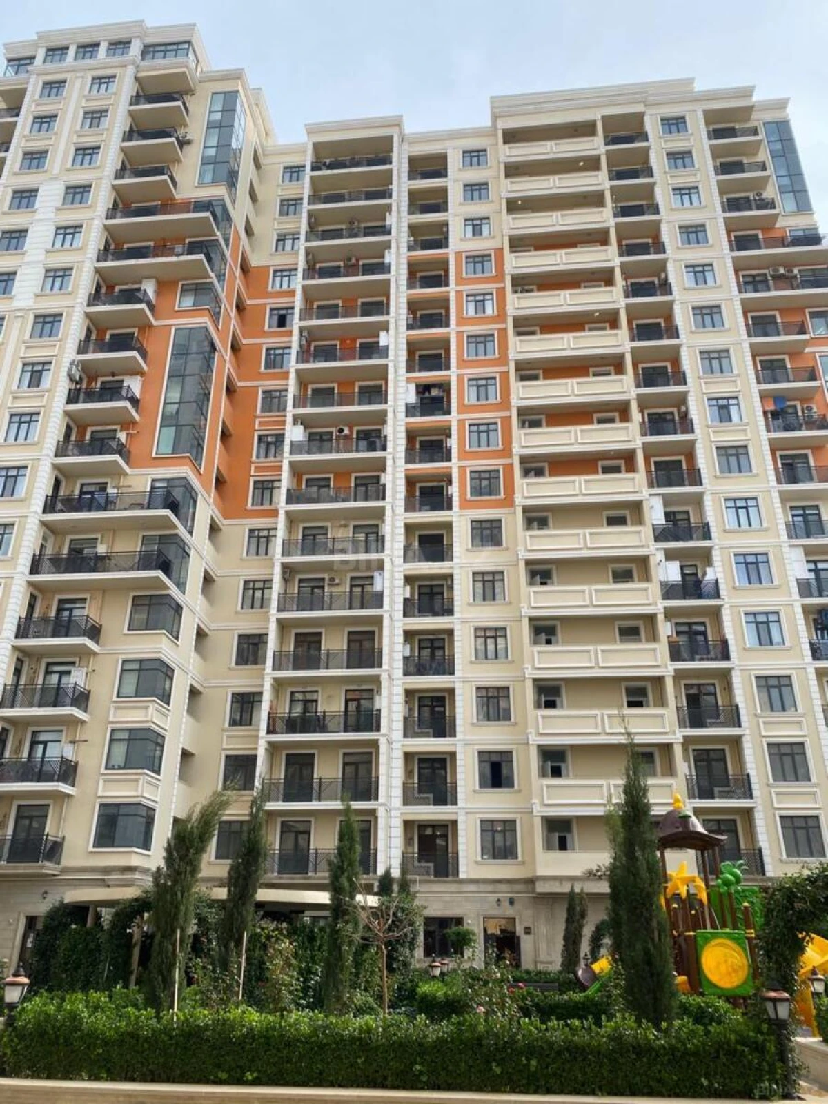 Satılır 3 otaqlı mənzil 118.7 m²