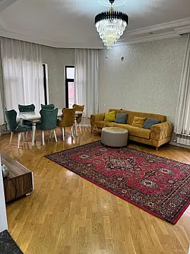 Satılır 7 otaqlı həyət evi 350 m²