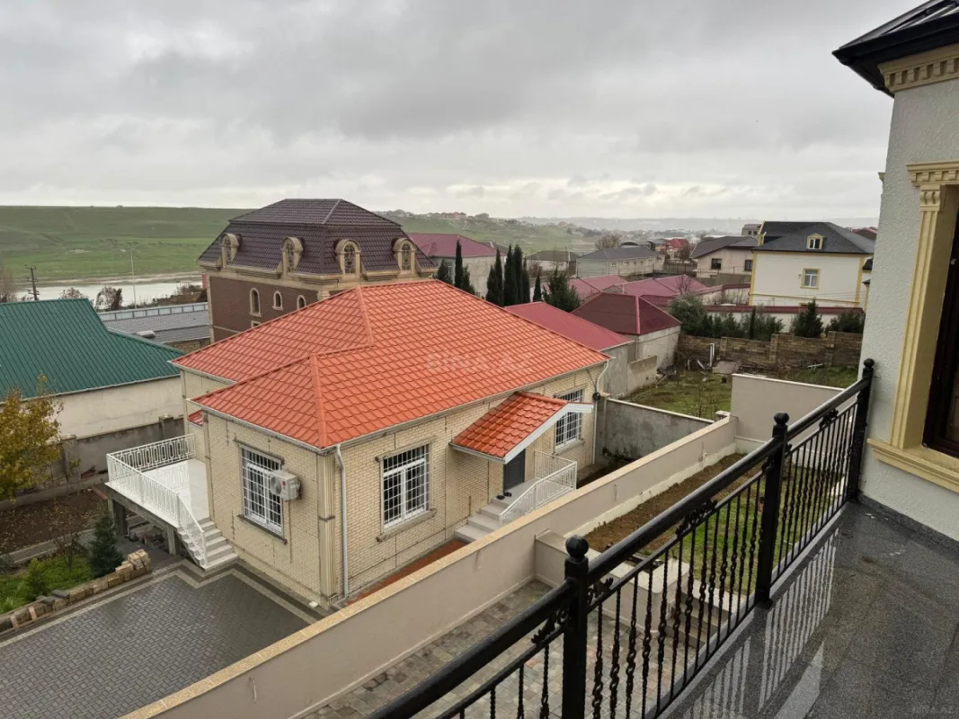Satılır 7 otaqlı həyət evi 350 m²