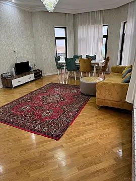 Satılır 7 otaqlı həyət evi 350 m²