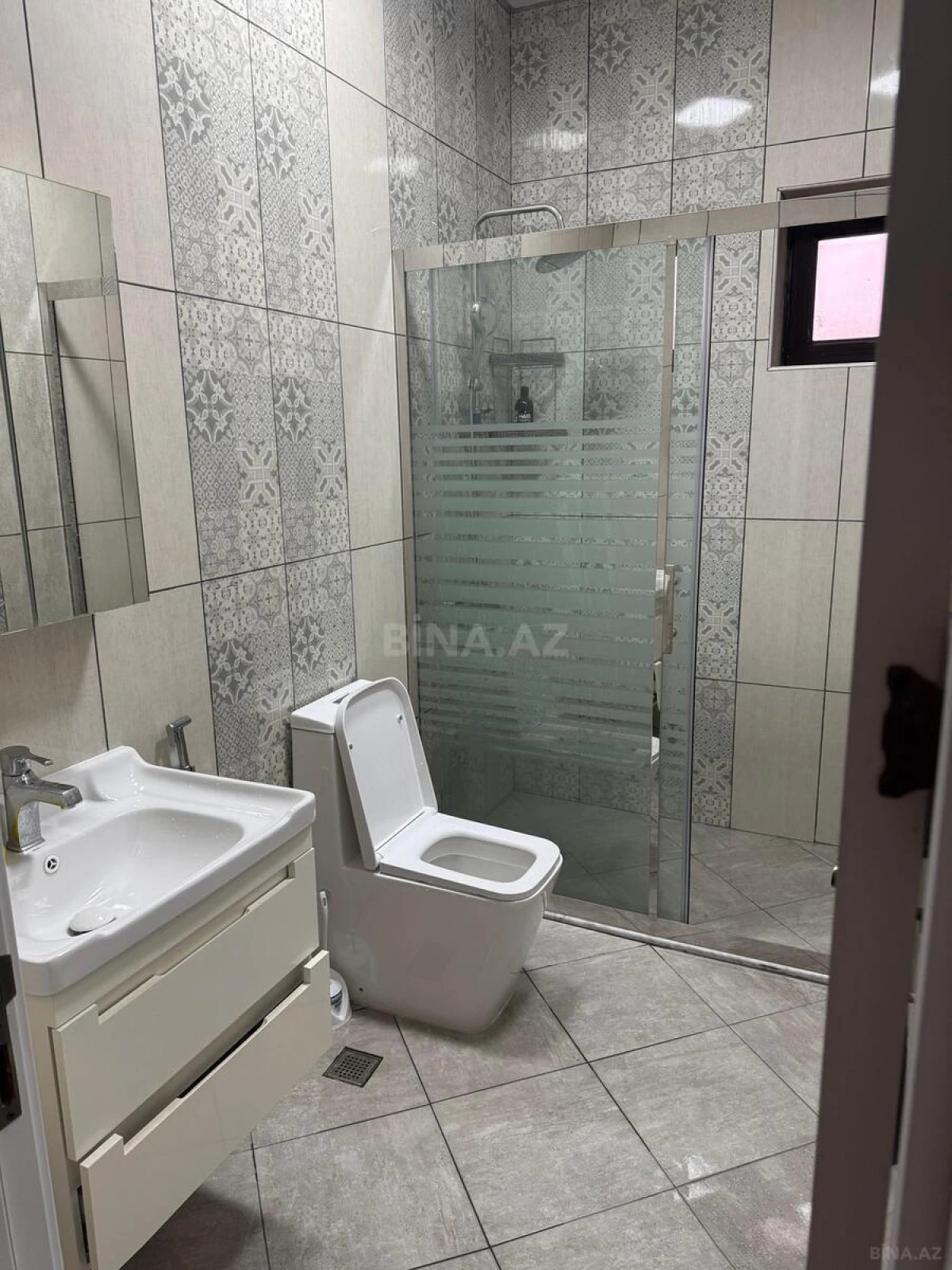 Satılır 7 otaqlı həyət evi 350 m²