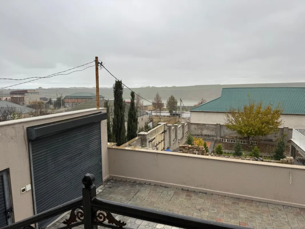 Satılır 7 otaqlı həyət evi 350 m²