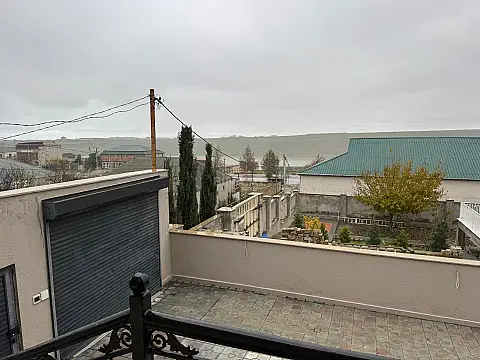 Satılır 7 otaqlı həyət evi 350 m²