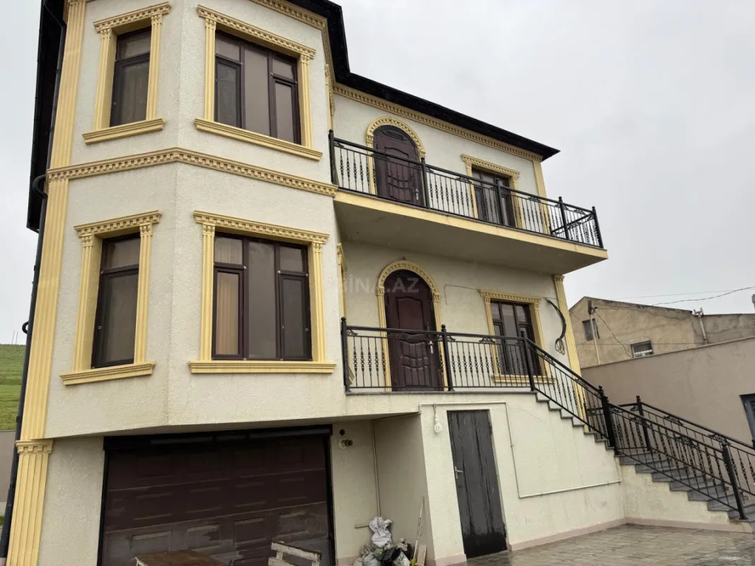 Satılır 7 otaqlı həyət evi 350 m²
