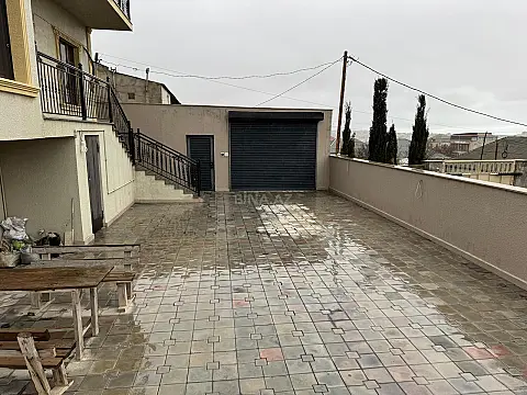Satılır 7 otaqlı həyət evi 350 m²