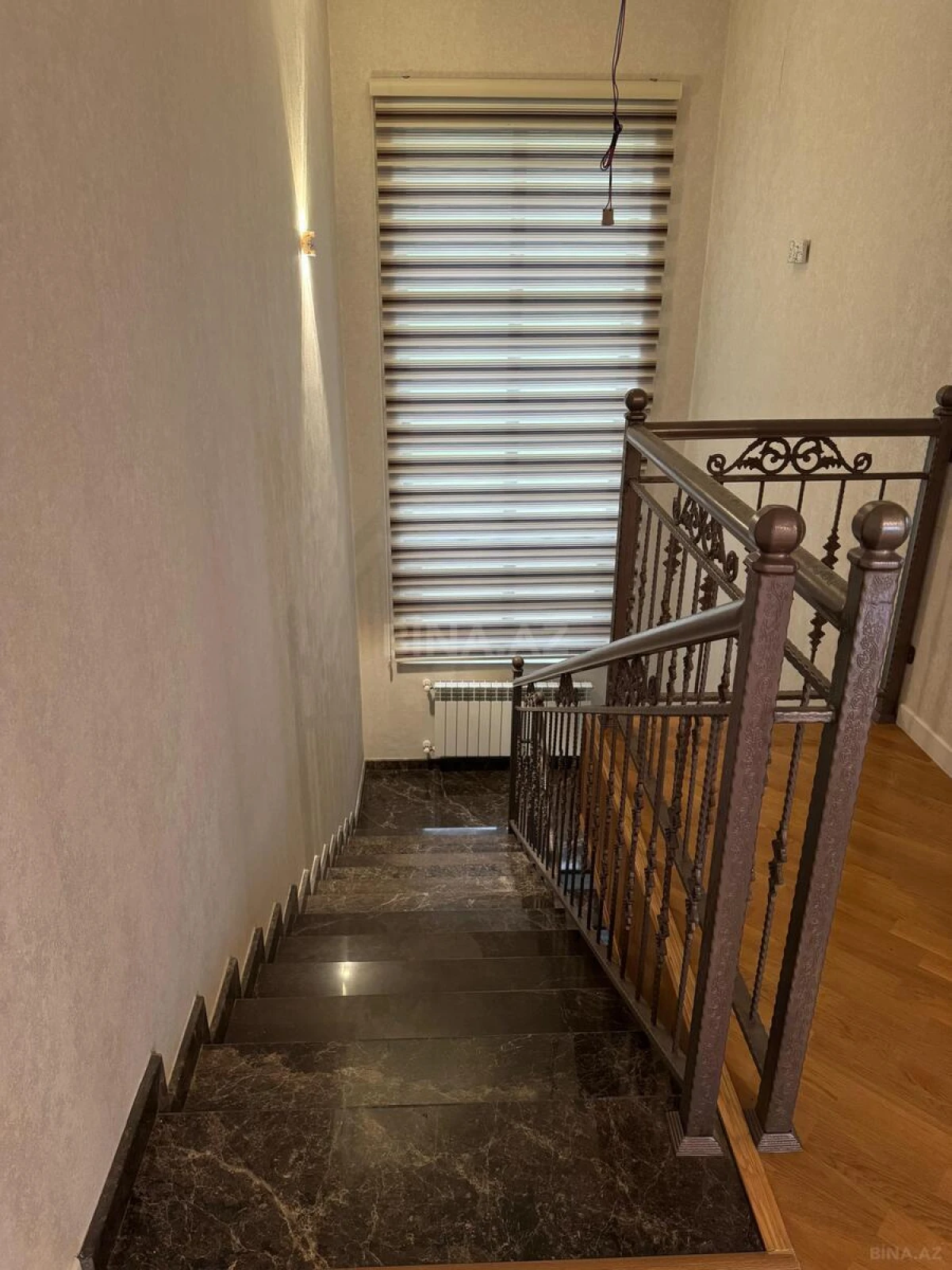 Satılır 7 otaqlı həyət evi 350 m²