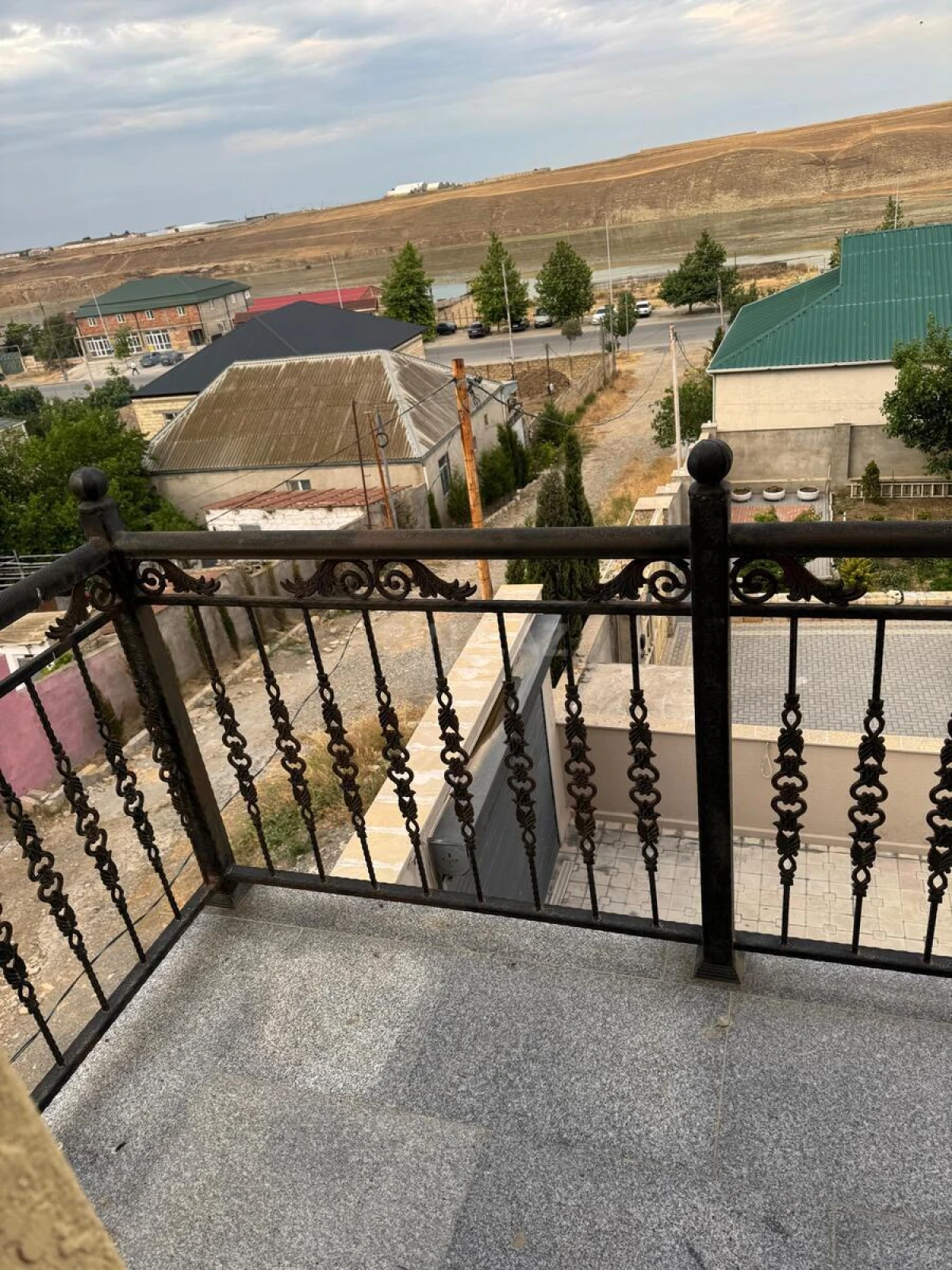 Satılır 7 otaqlı həyət evi 350 m²