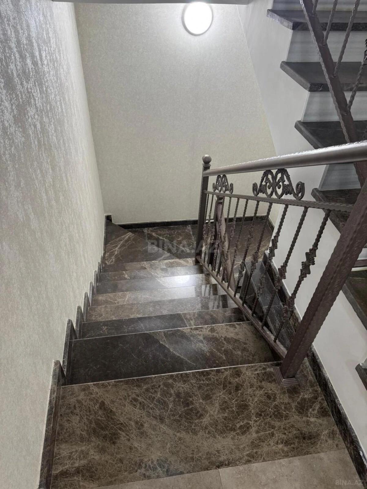 Satılır 7 otaqlı həyət evi 350 m²