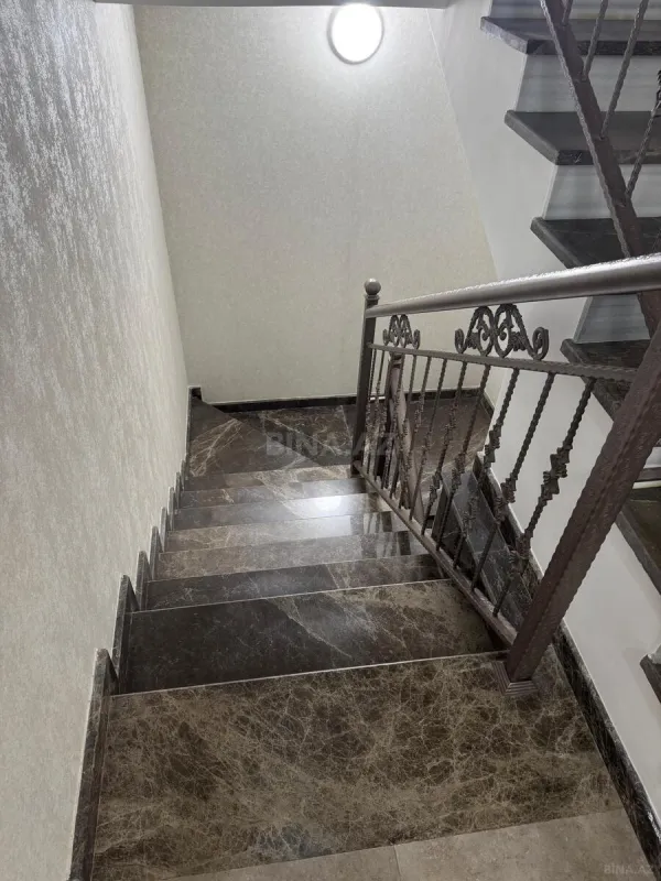 Satılır 7 otaqlı həyət evi 350 m²