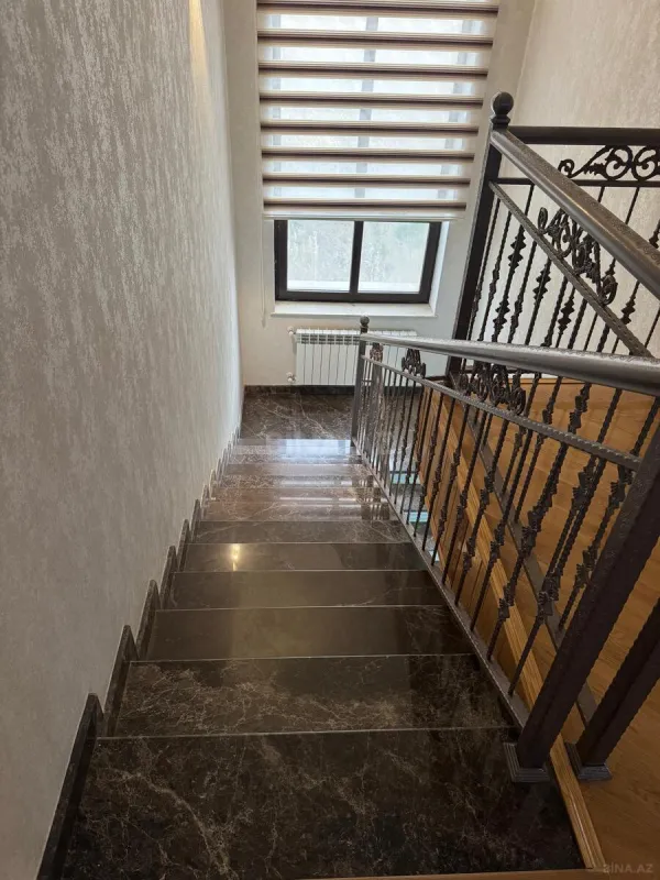 Satılır 7 otaqlı həyət evi 350 m²