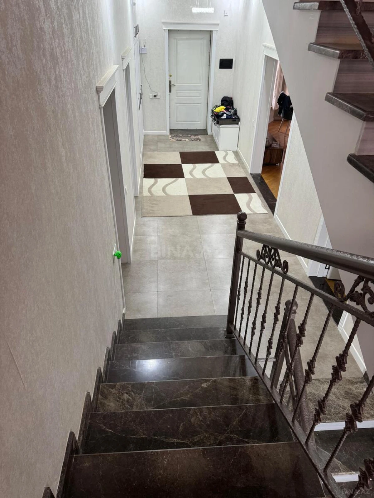 Satılır 7 otaqlı həyət evi 350 m²