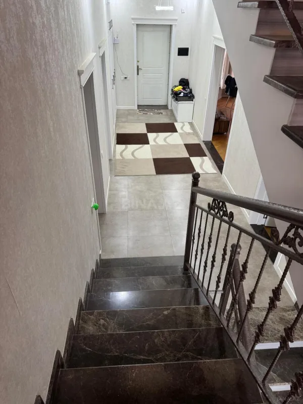Satılır 7 otaqlı həyət evi 350 m²