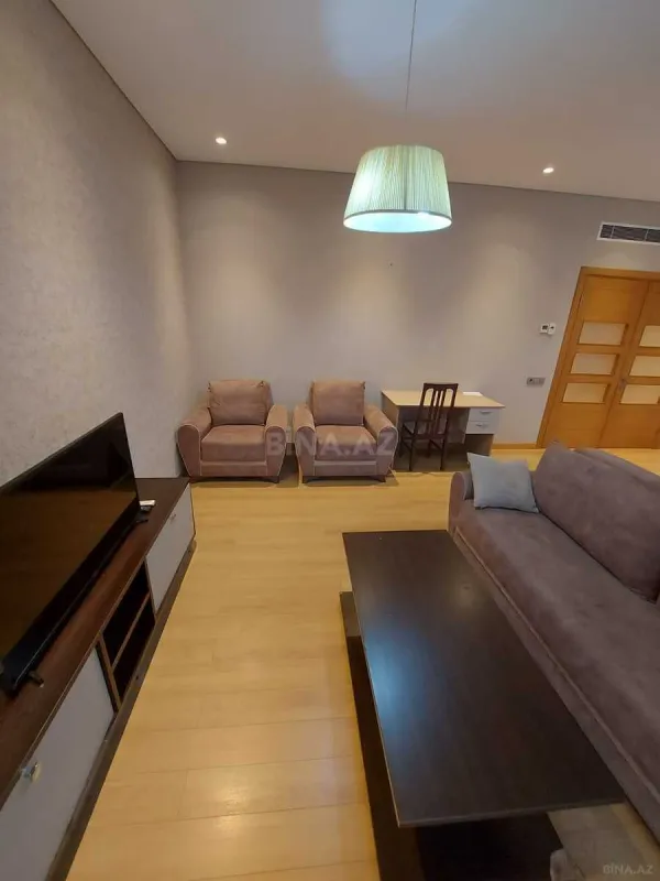 Kirayə verilir 2 otaqlı mənzil 105 m²