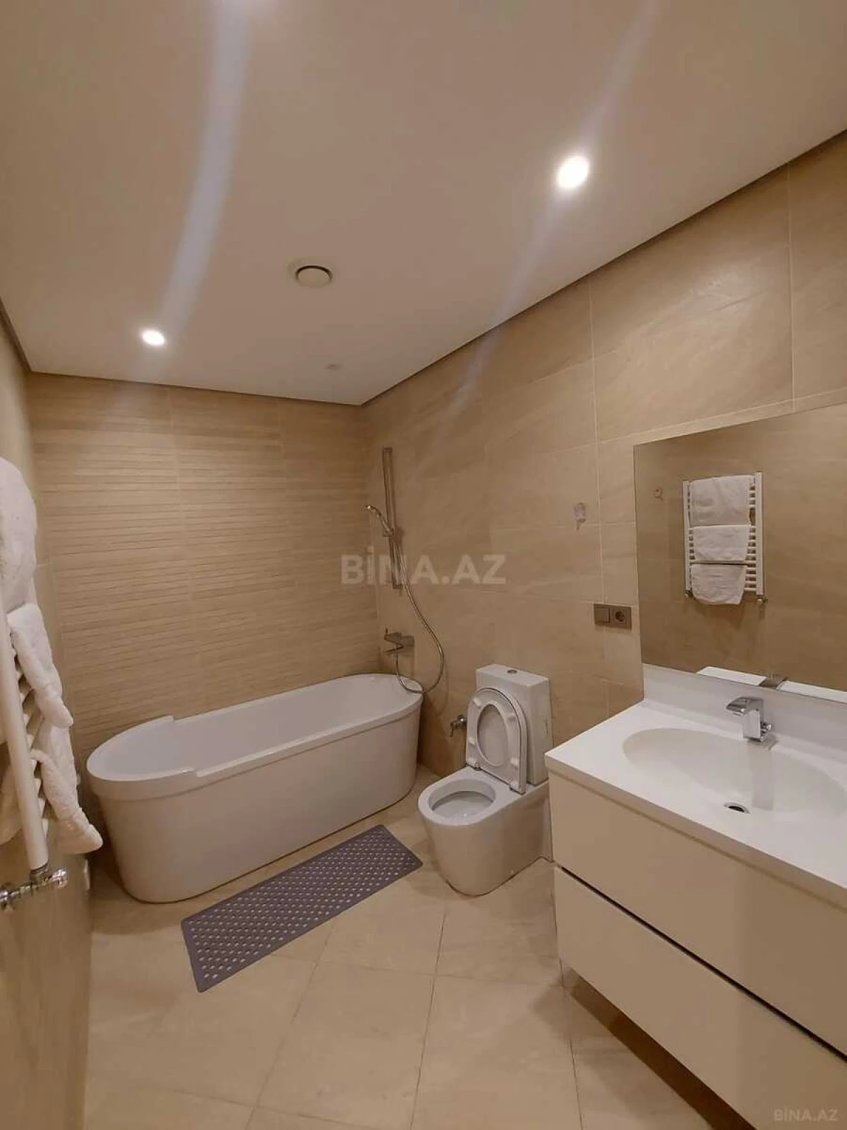 Kirayə verilir 2 otaqlı mənzil 105 m²