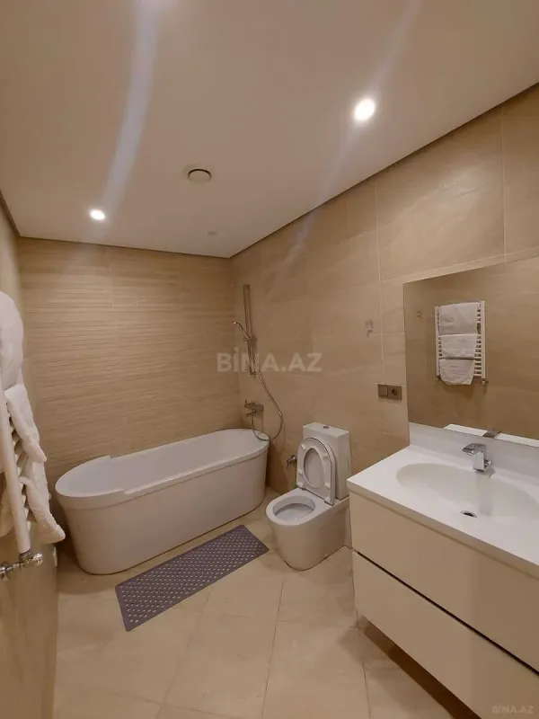 Kirayə verilir 2 otaqlı mənzil 105 m²