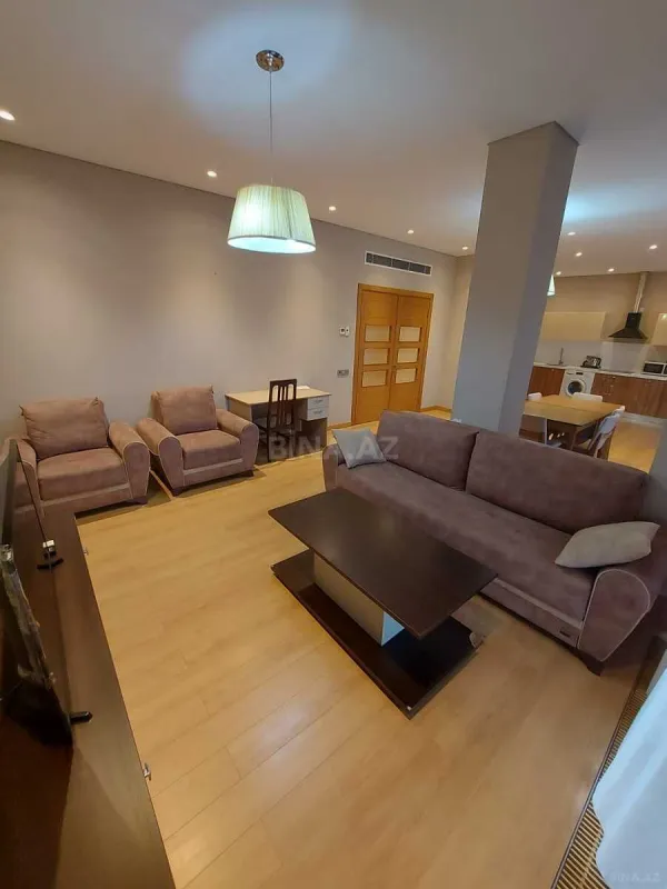 Kirayə verilir 2 otaqlı mənzil 105 m²