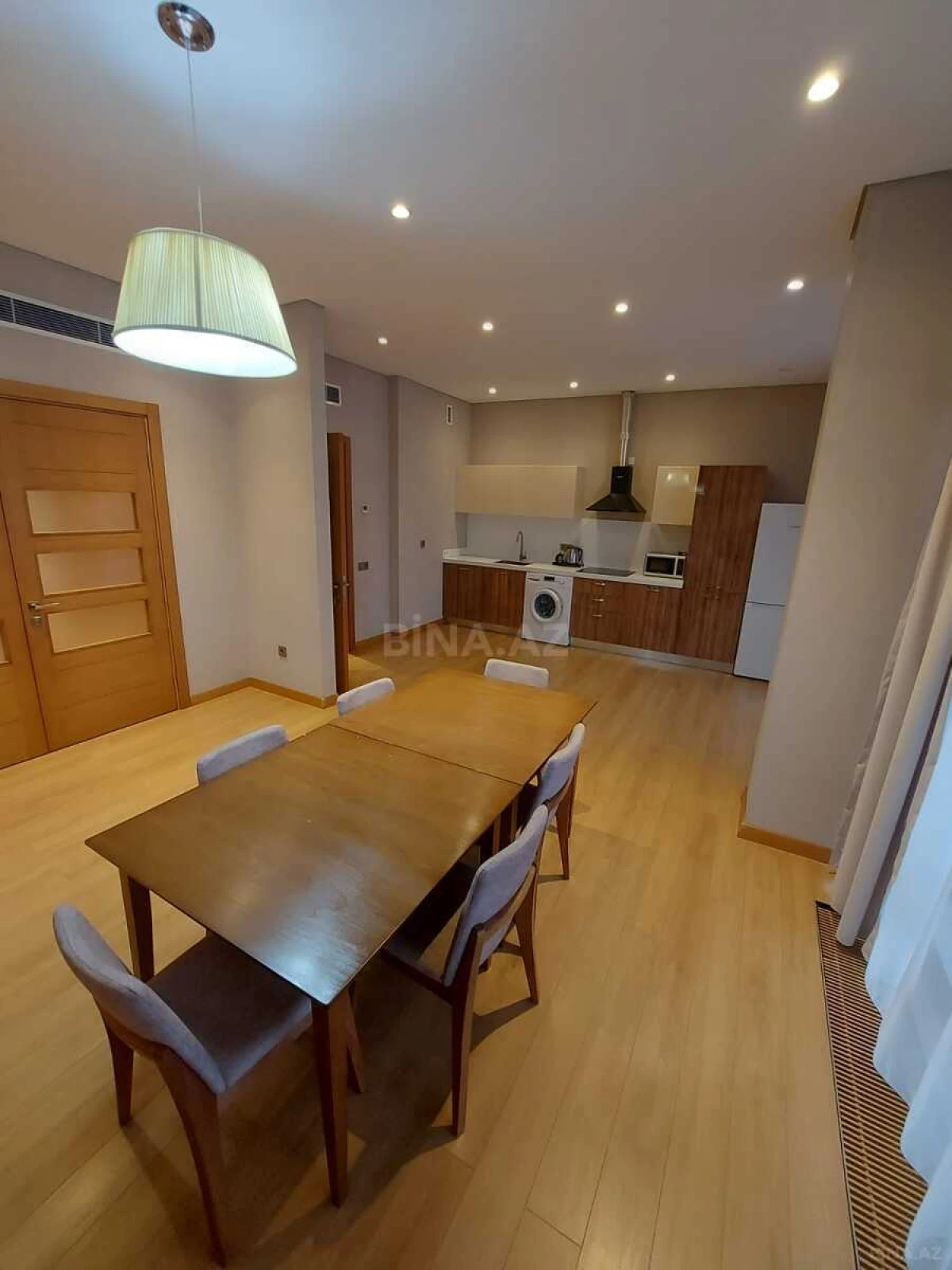 Kirayə verilir 2 otaqlı mənzil 105 m²