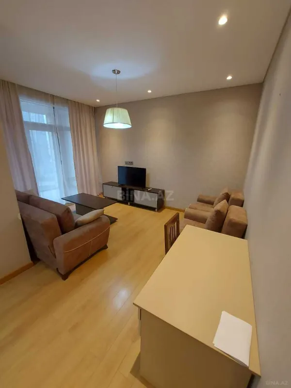 Kirayə verilir 2 otaqlı mənzil 105 m²