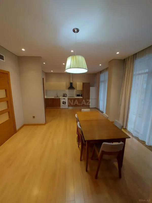 Kirayə verilir 2 otaqlı mənzil 105 m²