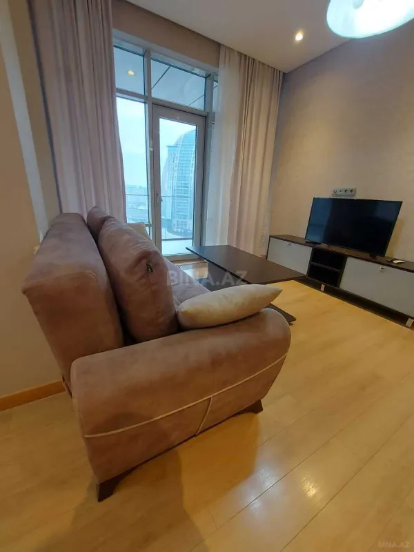 Kirayə verilir 2 otaqlı mənzil 105 m²