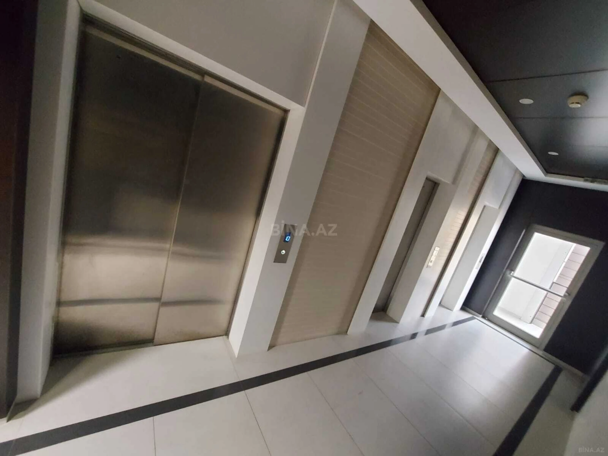 Kirayə verilir 2 otaqlı mənzil 105 m²