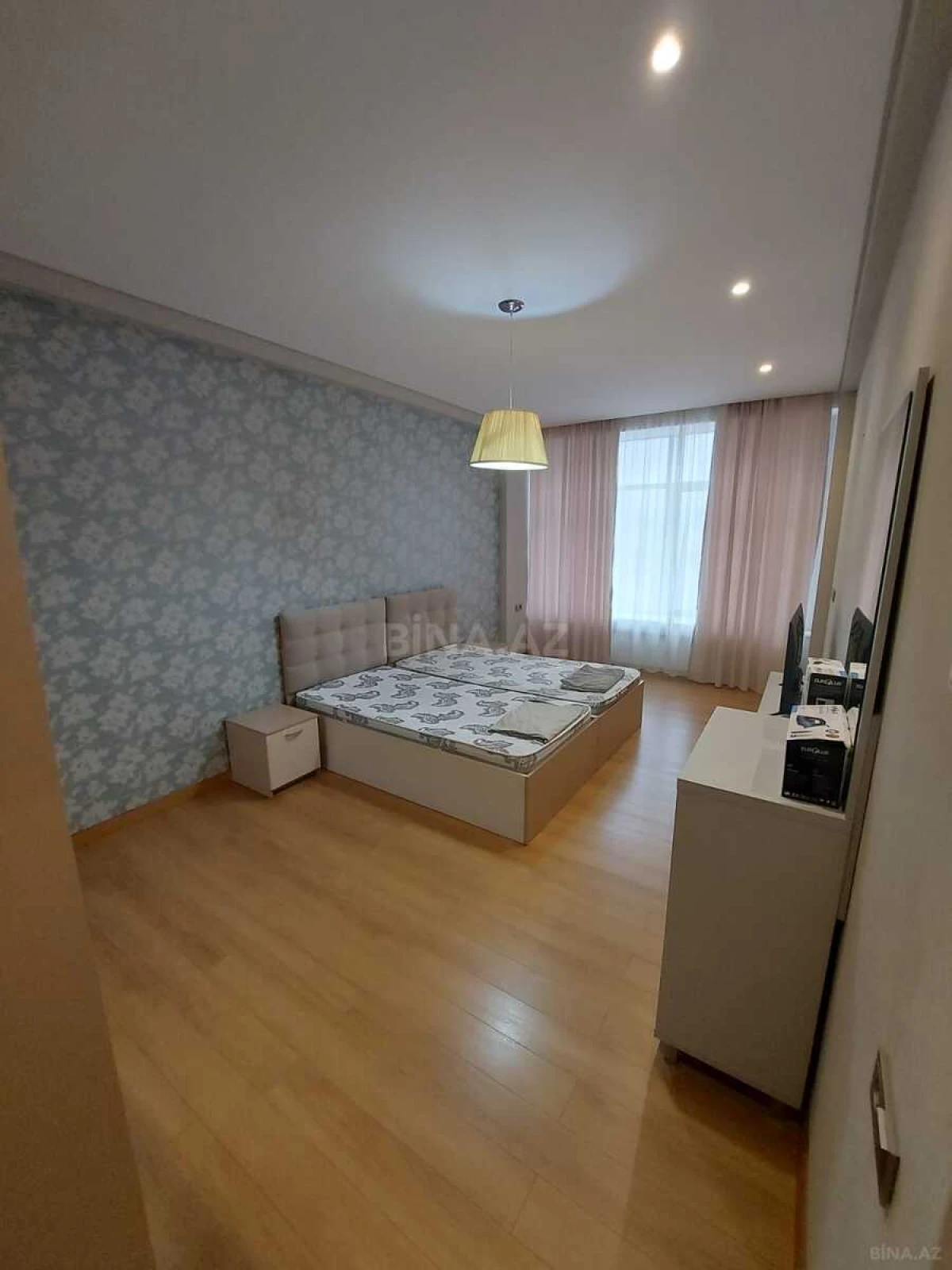 Kirayə verilir 2 otaqlı mənzil 105 m²
