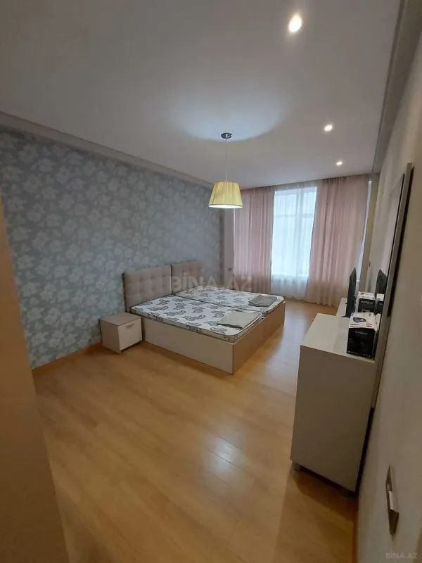 Kirayə verilir 2 otaqlı mənzil 105 m²