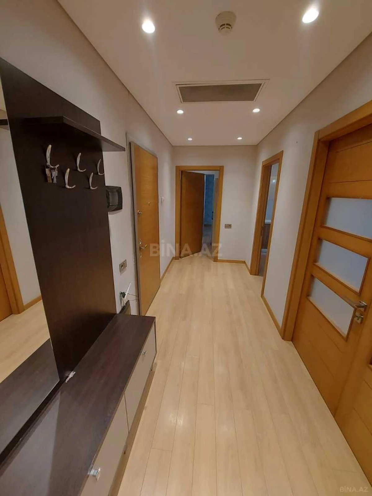 Kirayə verilir 2 otaqlı mənzil 105 m²