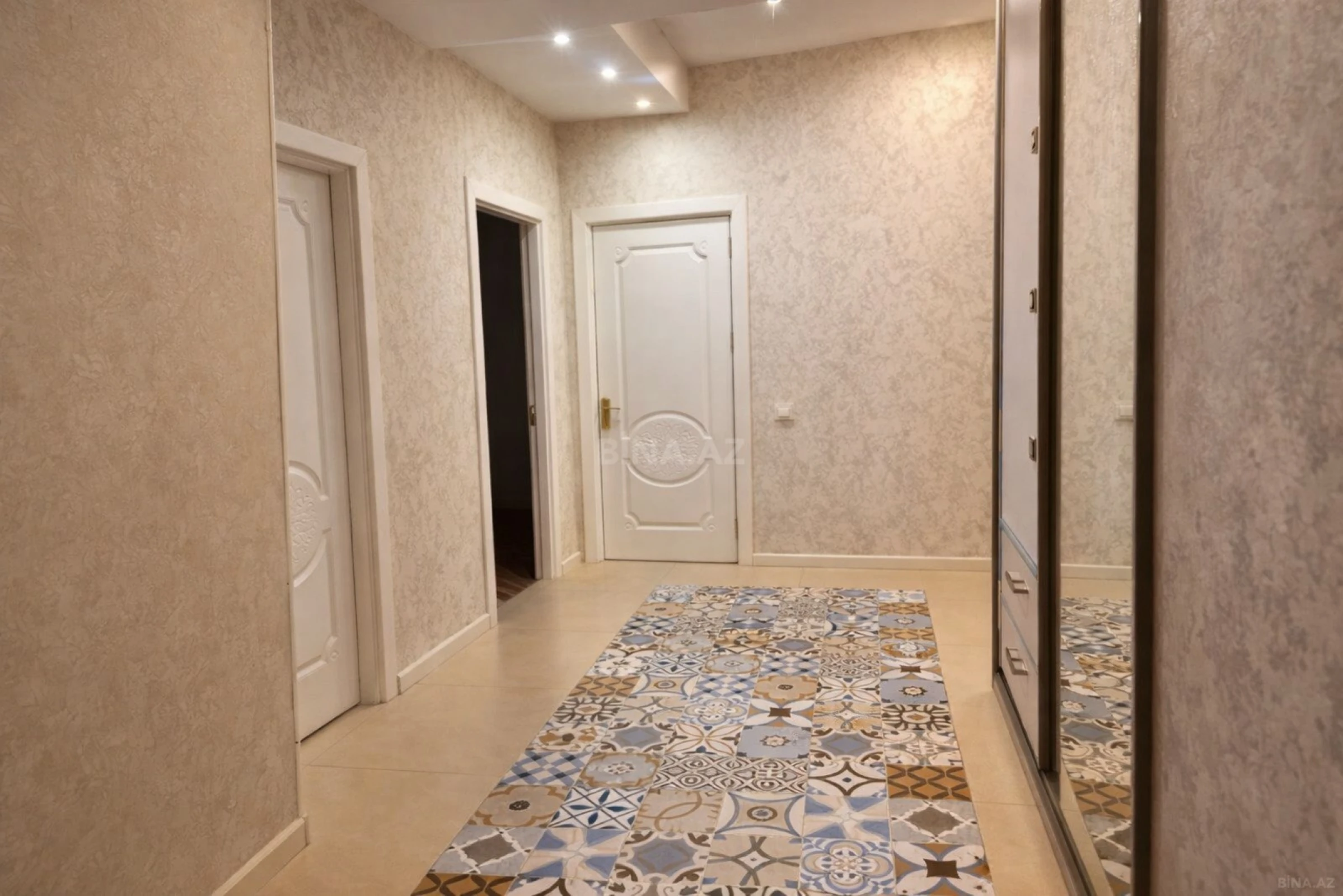 Satılır 2 otaqlı mənzil 70 m²