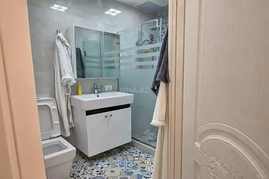 Satılır 2 otaqlı mənzil 70 m²