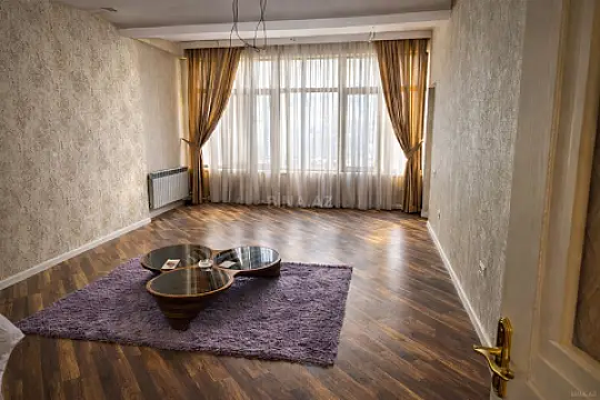 Satılır 2 otaqlı mənzil 70 m²