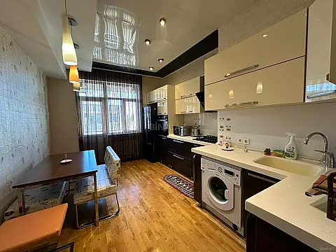 Kirayə verilir 3 otaqlı mənzil 120 m²