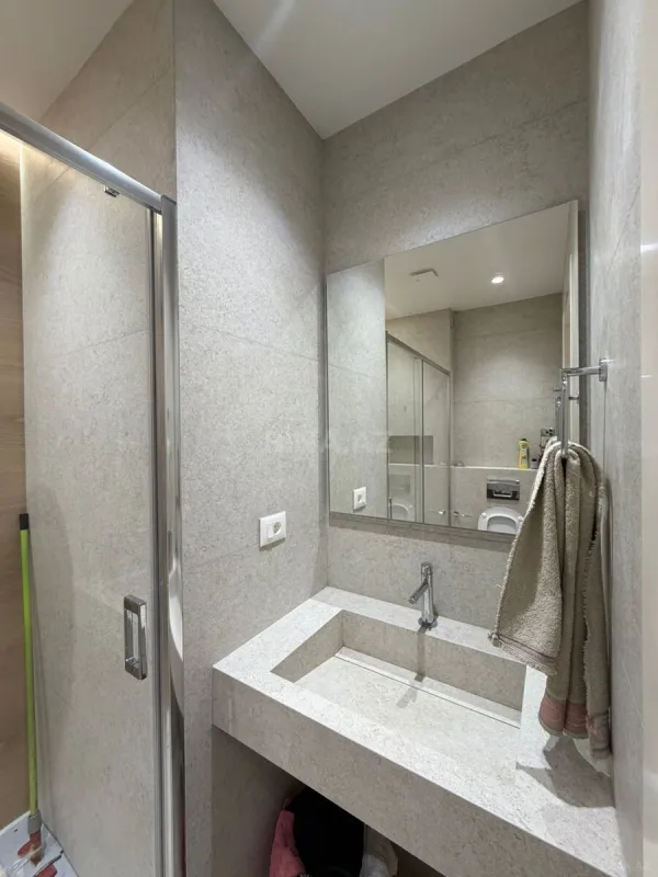 Kirayə verilir 5 otaqlı mənzil 220 m²
