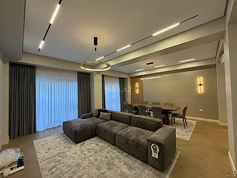 Kirayə verilir 5 otaqlı mənzil 220 m² — Bakı 5 otaq 220.00 m²