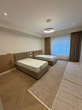 Kirayə verilir 5 otaqlı mənzil 220 m²