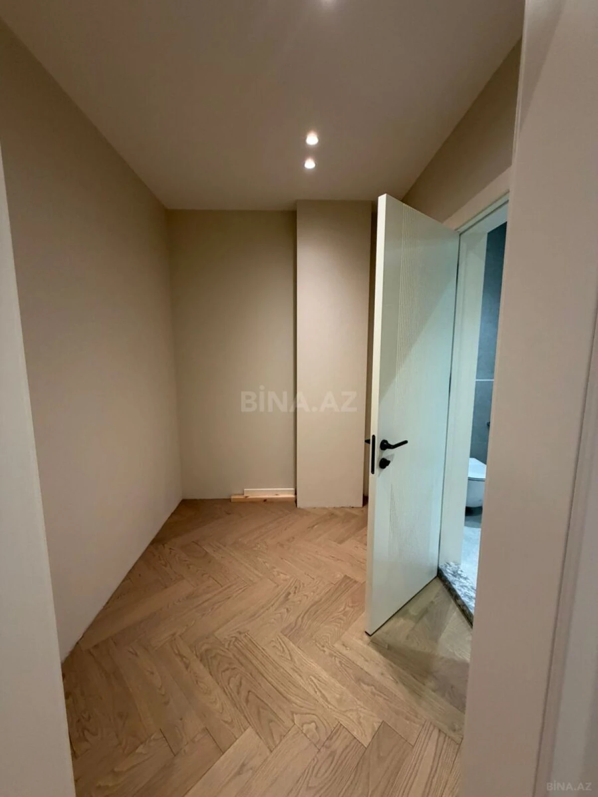 Kirayə verilir 5 otaqlı mənzil 220 m²